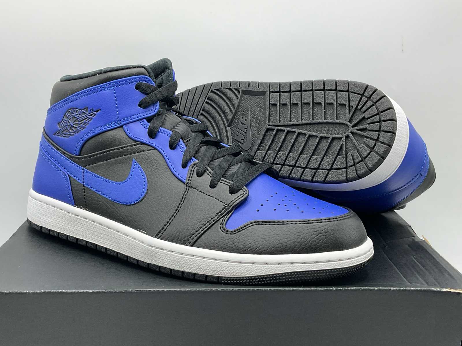 nike tumbled leather