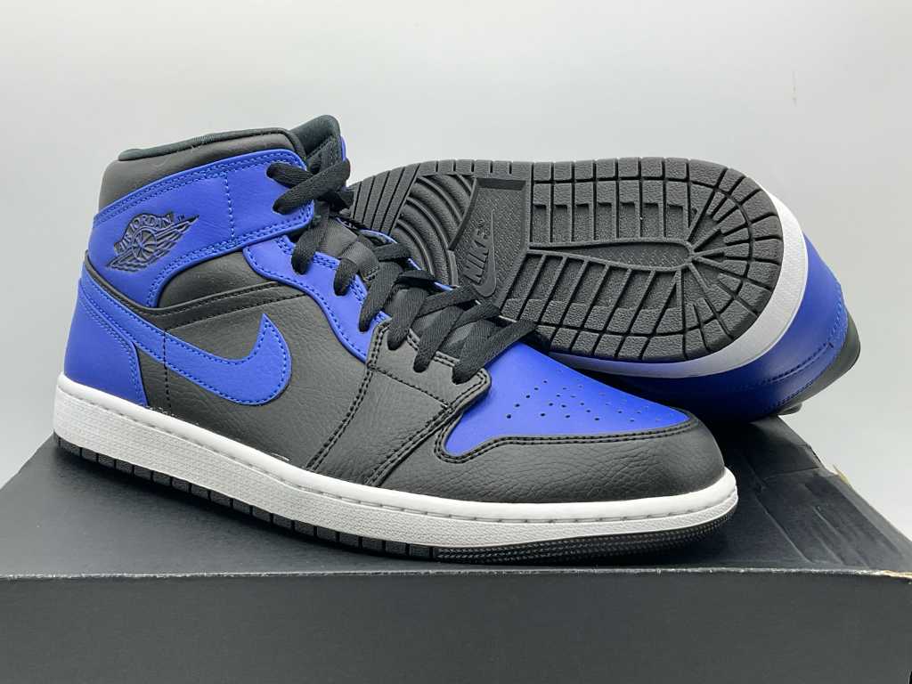 Nike air jordan 1 mid tumbled leather hotsell black grey