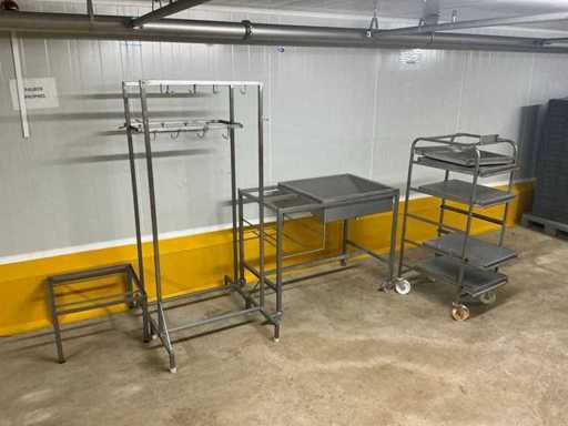 Verschiedene Edelstahlmöbel (3x)