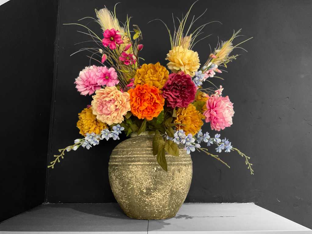 Bouquet d’art dans un vase (c)