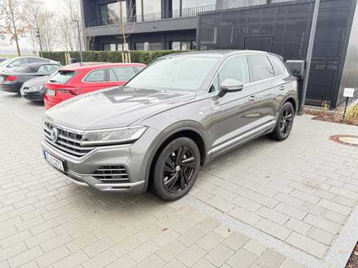 2020 VW Touareg V8 TDI 422PS 8-fach bereift 2.Hand TÜV 01/2026 Laufleistung 135.028 km