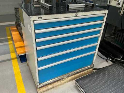 Werkstattschrank mit Inhalt