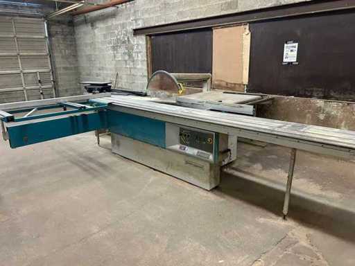Panel cutting sawing machine