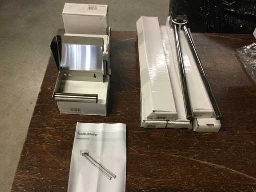 Verschiedene Toiletten- und Duscharmaturen