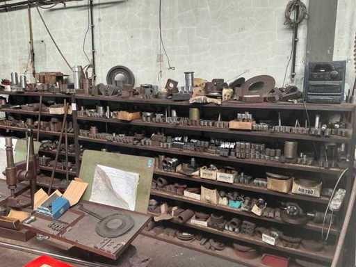 Metalen rek met grote partij tools (3x)