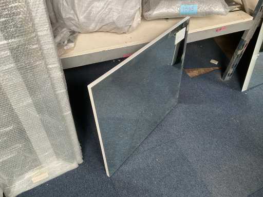 Mirror with facet edge