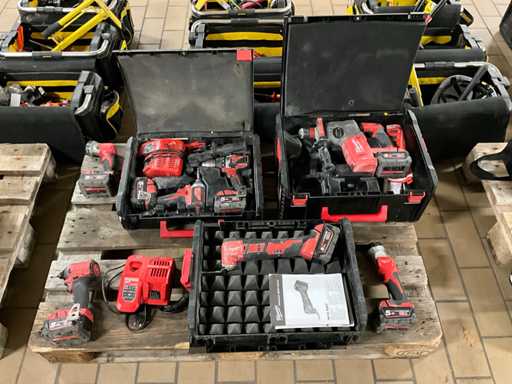Milwaukee M18 7-teiliges akkuloses Werkzeugset