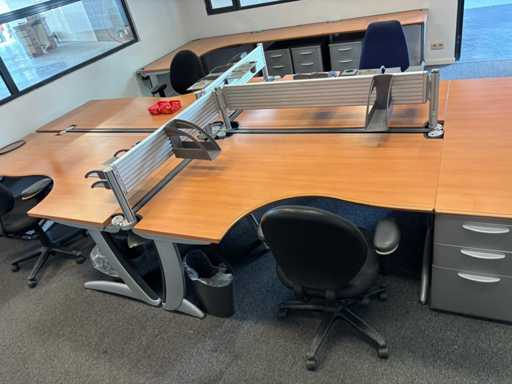 Divers Lot de Bureaux, tables et chaises.