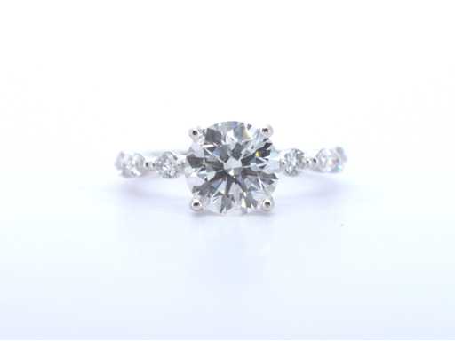 Anello in oro bianco con un diamante da 2,00 carati