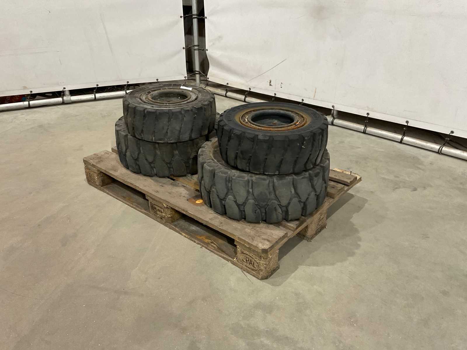 Kargo Watts Forklift tire (4x)