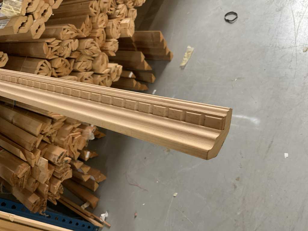 Beech wood cornice 45x28 mm