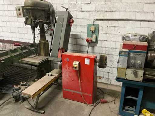 Șlefuitor și lustruitor cu bandă de arenă