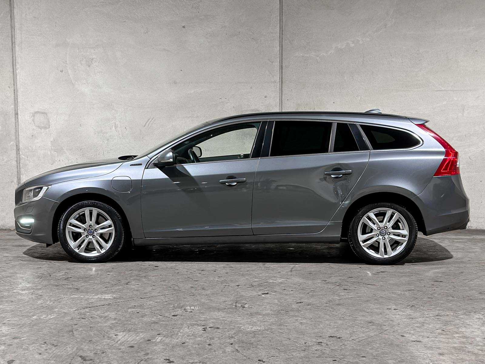 Volvo V60 2.4 D5 Twin Engine Special Edition 163pk 2015, NH-759-L