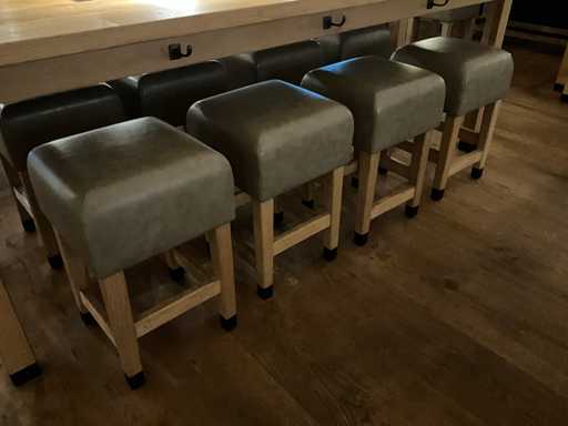 Hutten - Kruk met lederen zitting (6x)