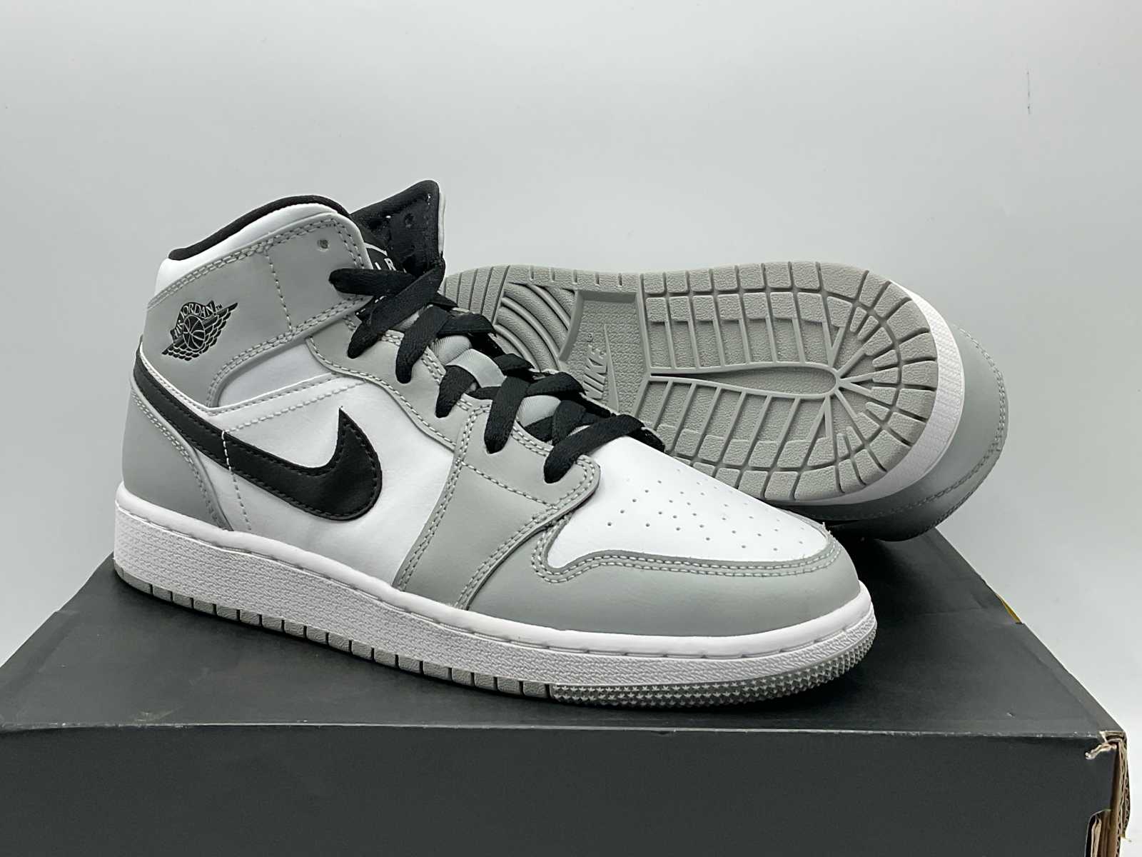 Nike air jordan 1 mid light smoke grey