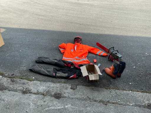 Bosbeschermingsuitrusting met Jonsered kettingzaag
