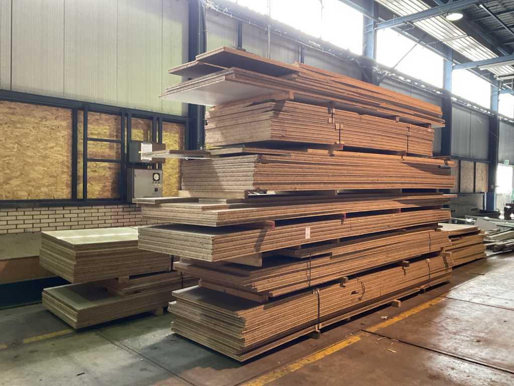 Batch of various chipboards (approx. 55x)