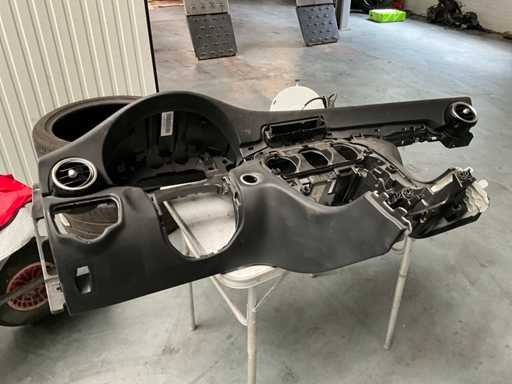 Bordul Mercedes-Benz W205 C-Class