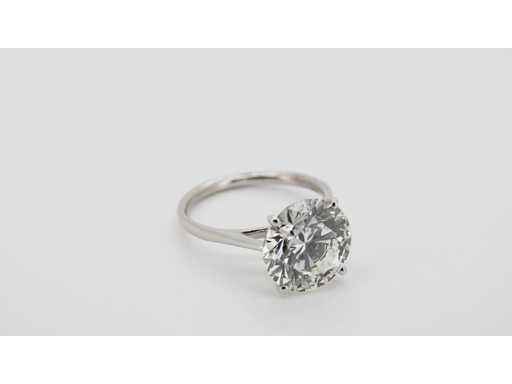 Anello in oro bianco 14 carati con 7,02 carati crt. diamante