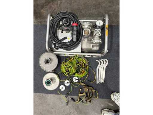 Firefighter Axe Hooligan Tool mpa – new, unused, full metal version