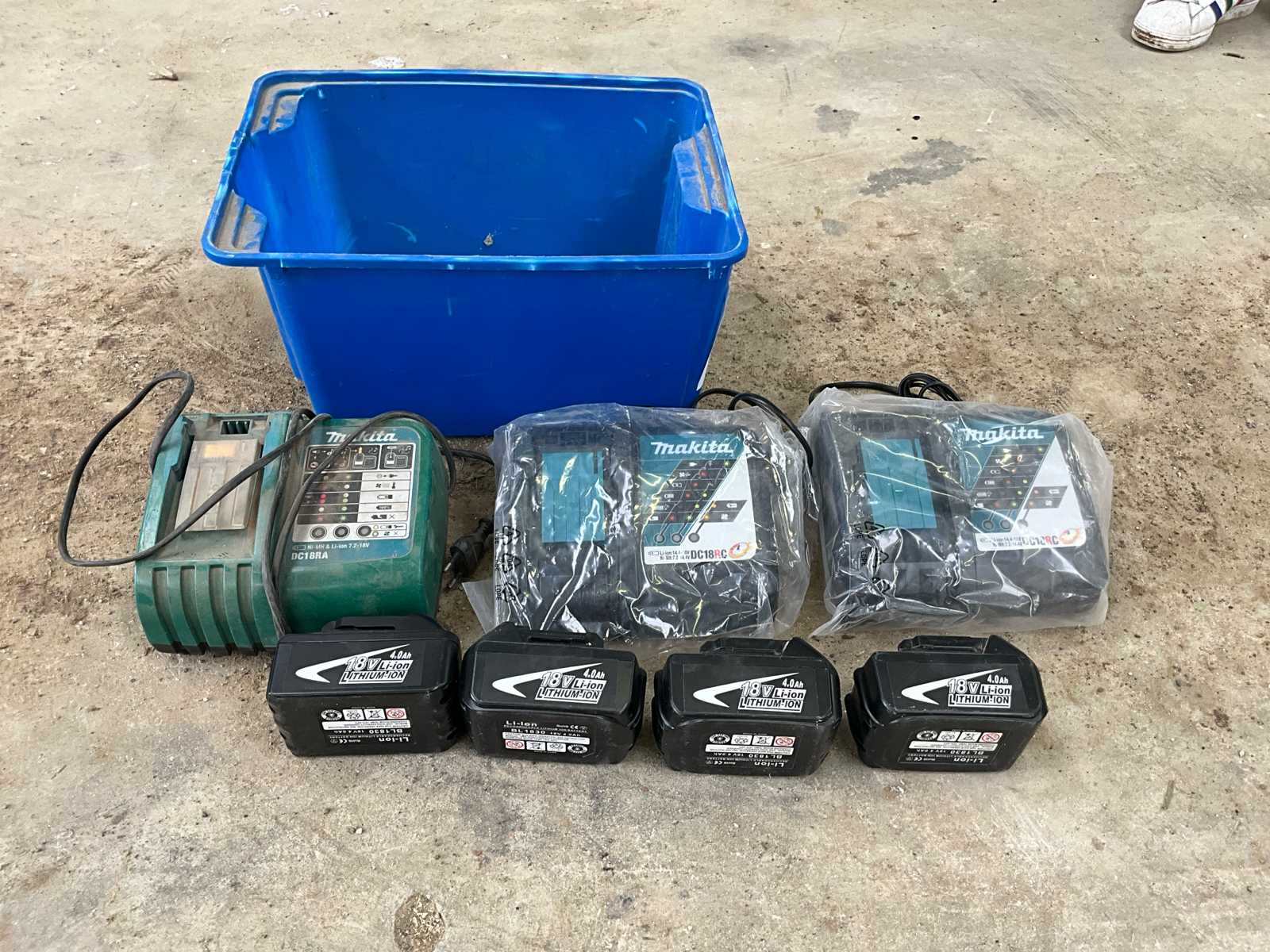 Makita DC18R Batteries and Chargers 7x Troostwijk Auctions