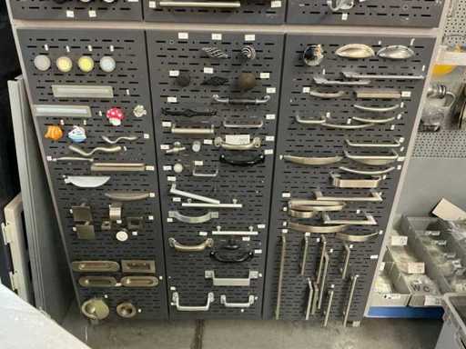 Batch of various door fittings and coat racks