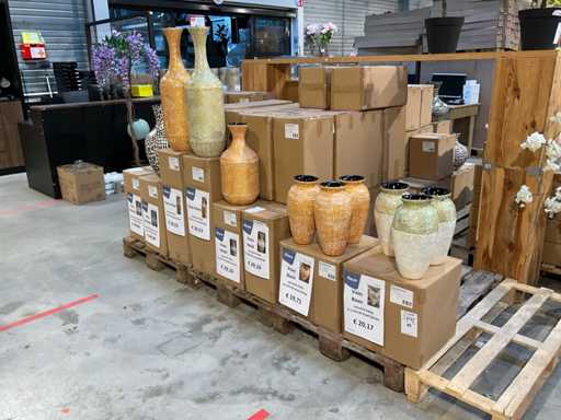 Divers vases en coquillage de bambou