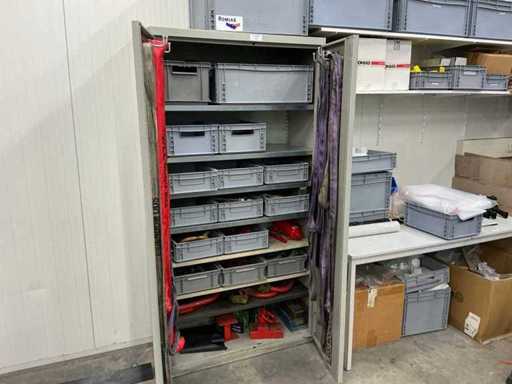 Batch of lifting equipment in cabinet