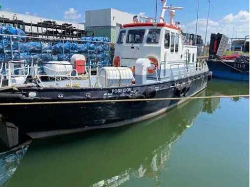 Pilot tender "Poseidon" and 2 spud pole tippers