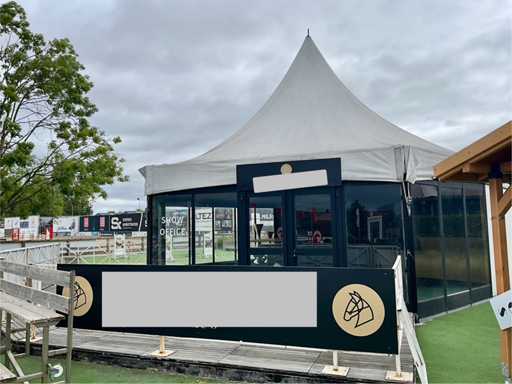 Tente pagode avec parois fixes et plancher en bois