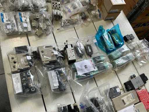 Batch of pneumatic parts