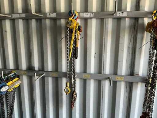 Chain hoists (3x)