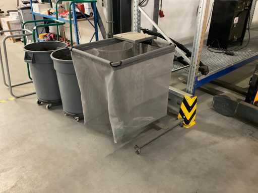 Waste bins & trash cans (8x)