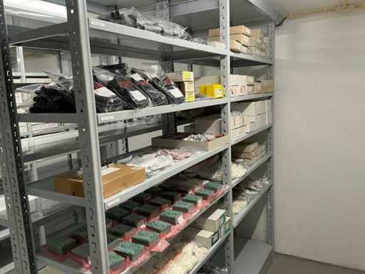 Lot de diverse echipamente de instalare