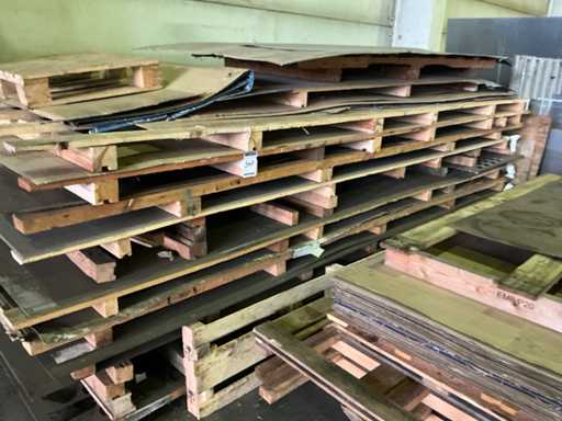 Batch of various metal sheet remnants