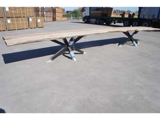 1x Mas? de exterior din lemn de esen?? tare