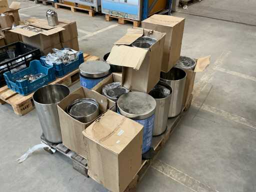 Vari bidoni dei rifiuti (32x)