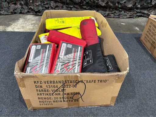 Mixed lot of car first aid kits (DIN 13164) – 20 pieces, used/mixed