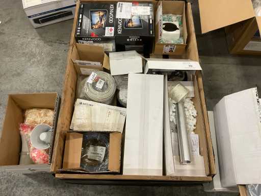 Partij marine onderdelen, DVD Player KENWOOD, Speaker, Headset Transreceiver and several cables