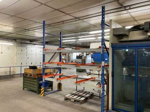 Scaffale robusto, senza contenuti