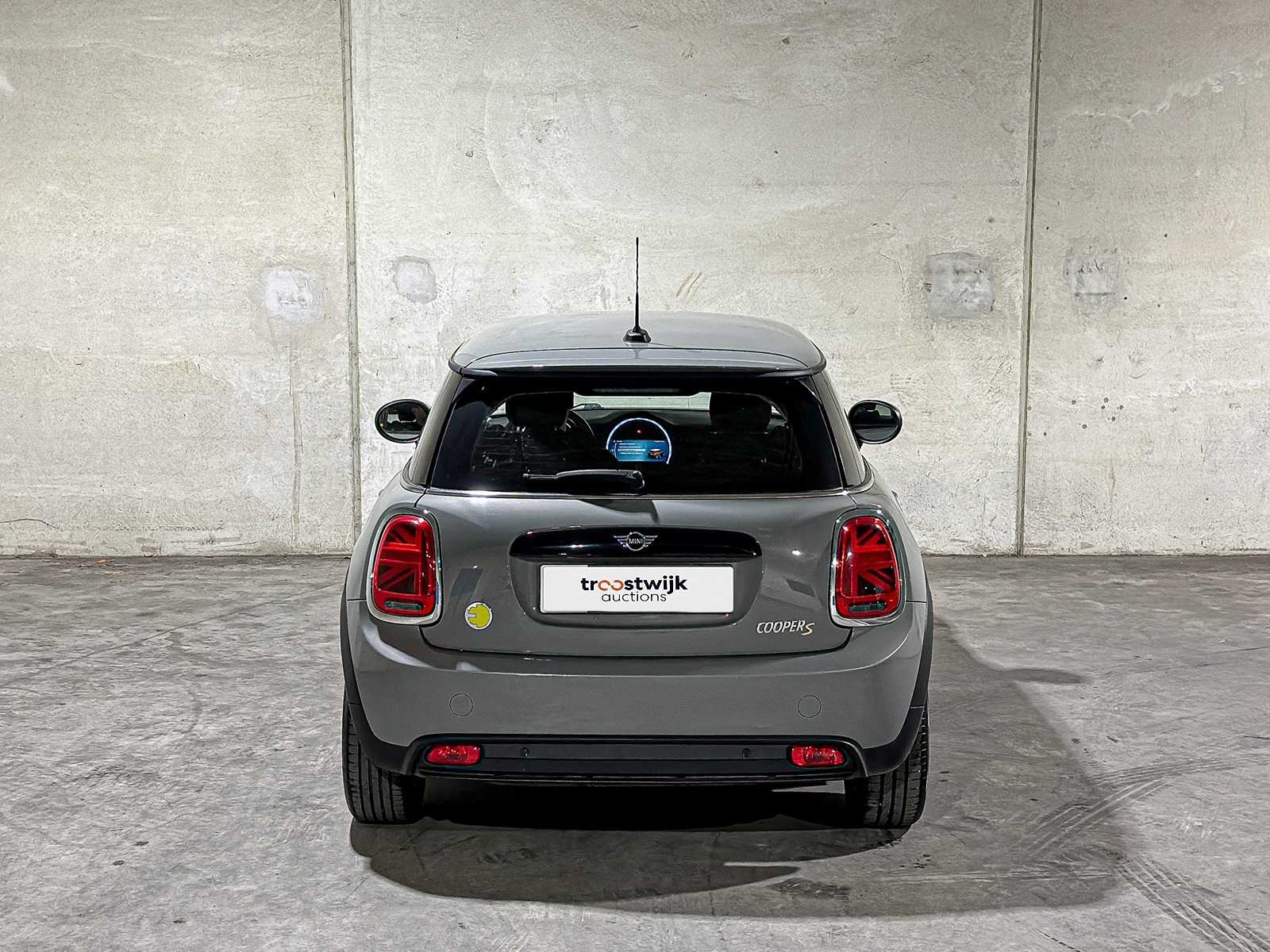 MINI Cooper Electric Essential 33 kWh 184pk 2021 F56 (Origineel-NL), L-232-DH