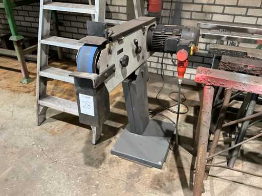 Ponceuse à ceinture de béquille UWM 75