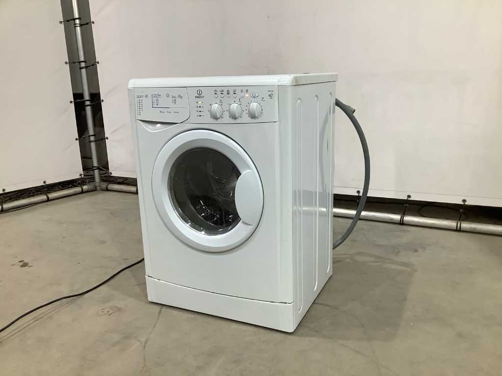 Machine à laver Indesit WIDL146