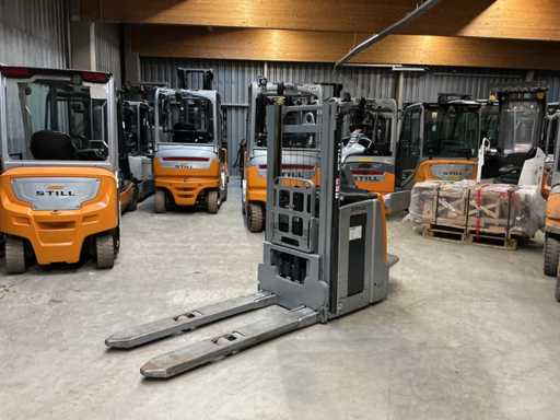 STILL - EXV-SF 14 - Stackers - 2017