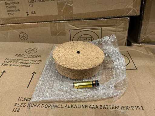 Lot 5 LED korkowa (w tym alkaliczne baterie AAA) D10.2cm (2944x)