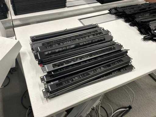 GIGAMEDIA-Server-Rack-Kabeleingangs-Metallplatte (40x)