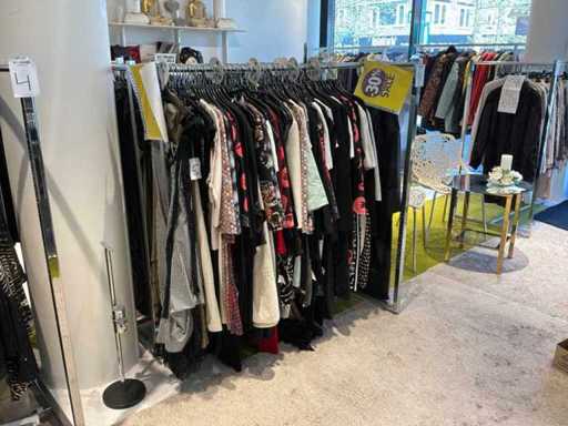 Ladenmöbel und Kleiderregale