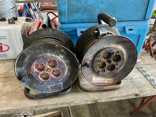 Extension cable reel (2x)