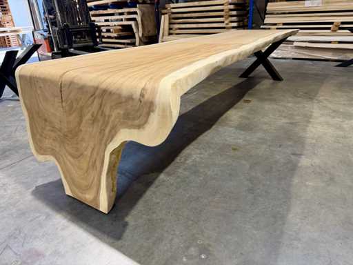 Unieke suar waterval boomstamtafel 390 cm.
