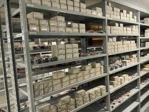 Lot de diverse blocuri de contact Moeller/Viteko/KM Therm. Securitate/KM Magn. SCH/etc (137x)